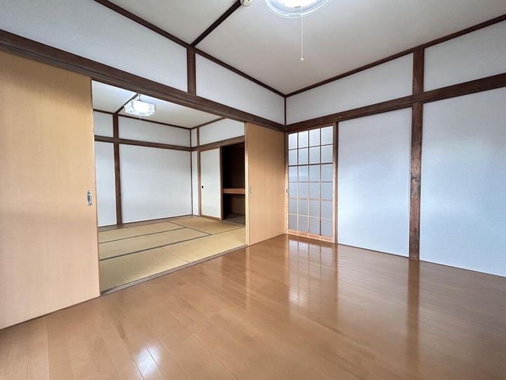 もりや荘の居間