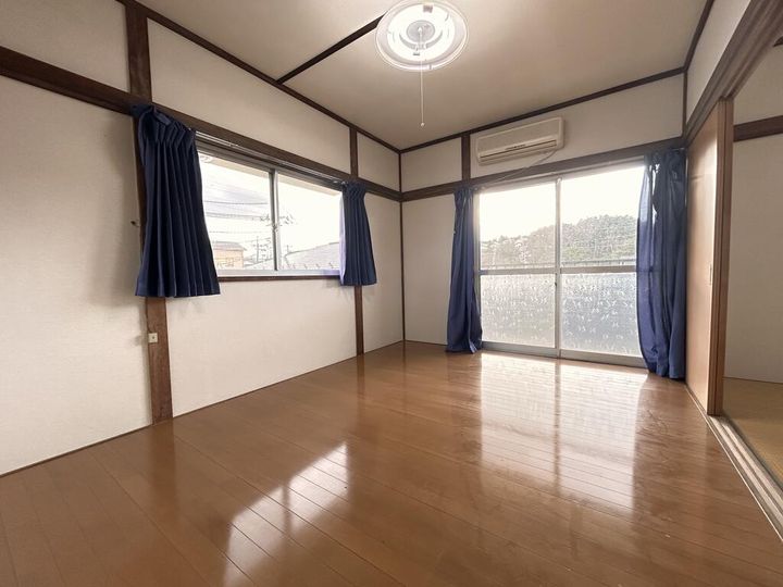 もりや荘の居間