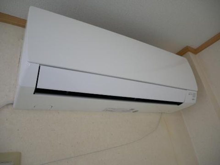 サープラスANDOの内装