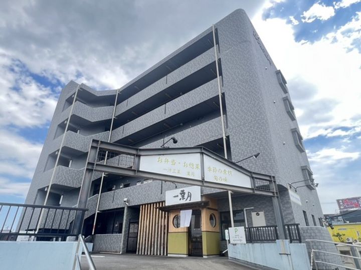 第六マンション一八の外観
