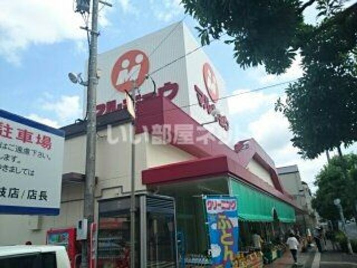 グラティアの周辺