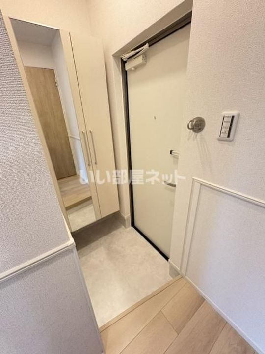 大阪府四條畷市中野本町(アパート)の賃貸物件の玄関