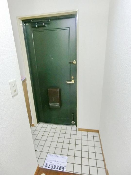東京都昭島市松原町4(マンション)の賃貸物件の玄関