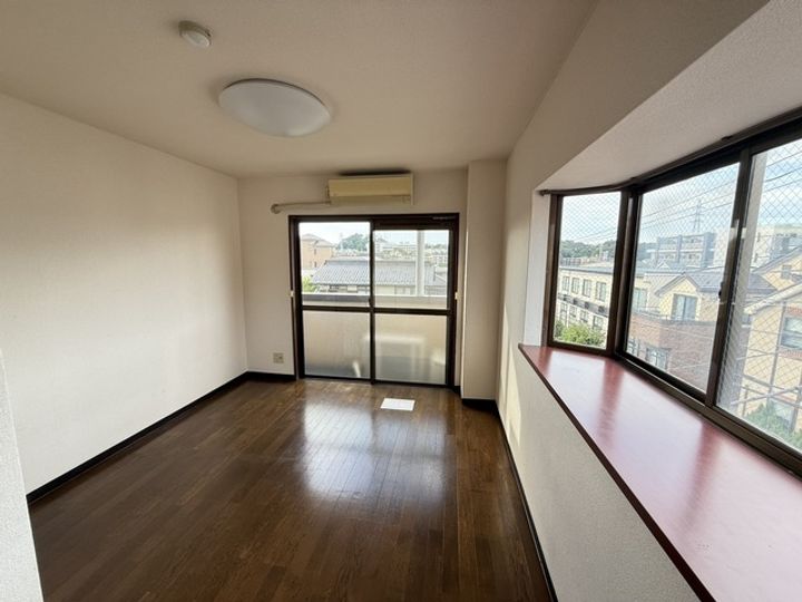 コートニュータウンの居間