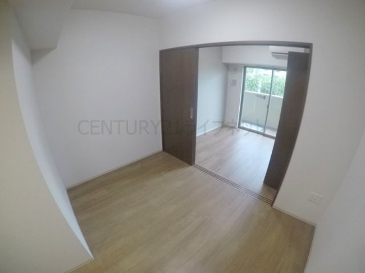 ライブガーデン江坂9の居間