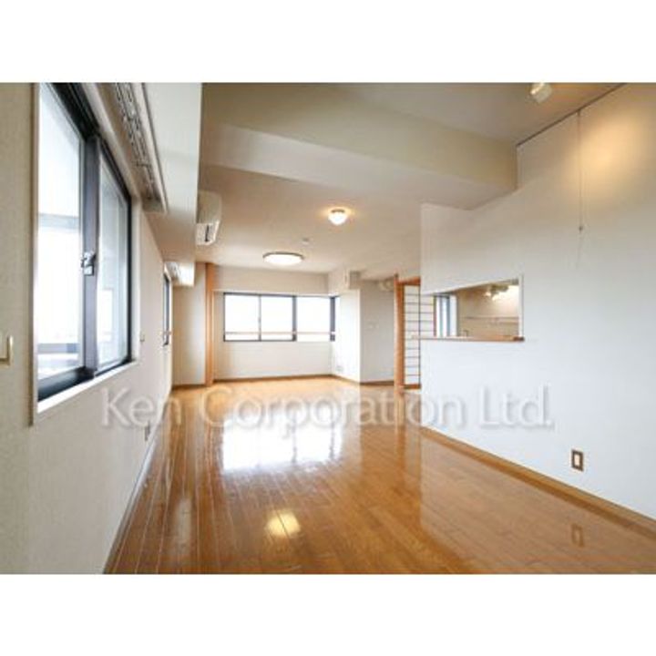 プラース弐番館の居間