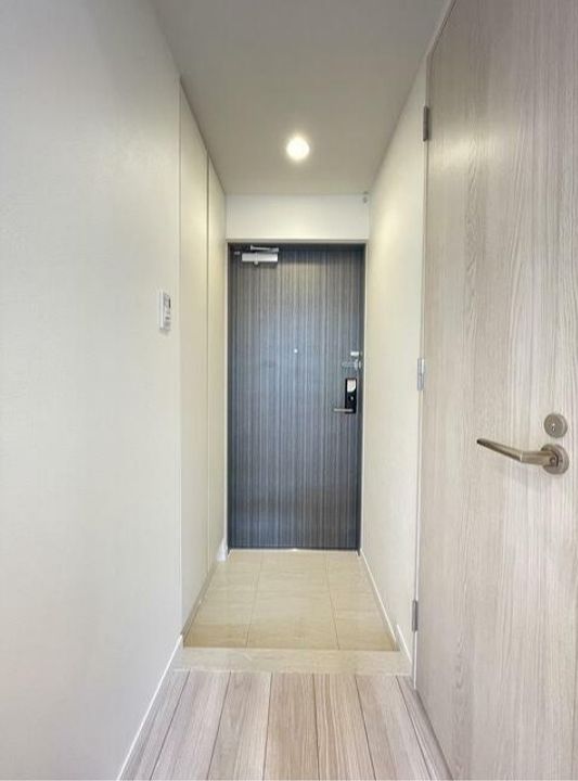 コンフォリア・リヴ文京護国寺の玄関