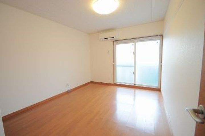 沖縄県島尻郡八重瀬町字伊覇(アパート)の賃貸物件の居間