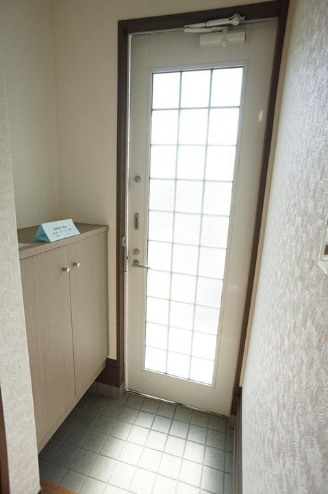 神奈川県茅ヶ崎市高田4(一戸建)の賃貸物件の玄関