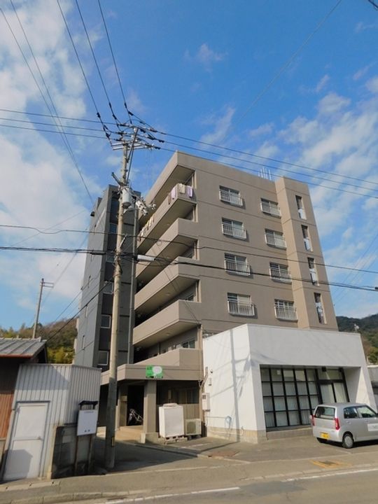 三木ビル病院前の外観