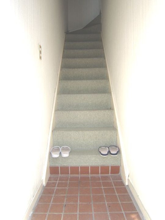 旭ルーミー湖北5号館の玄関