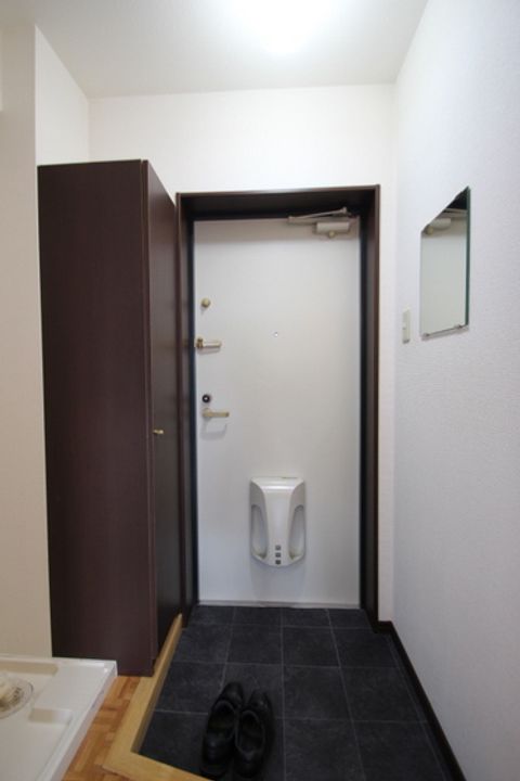 スリーサンズの玄関