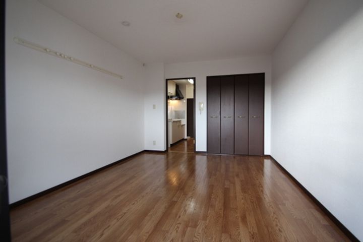 スリーサンズの居間