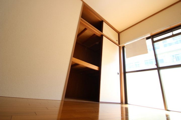 シャトル緑井の内装