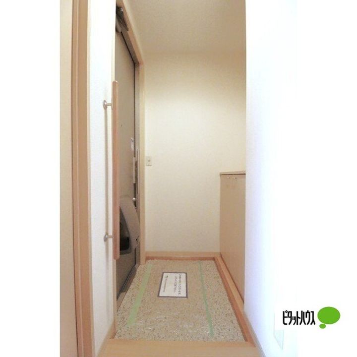クレシェンテDの玄関