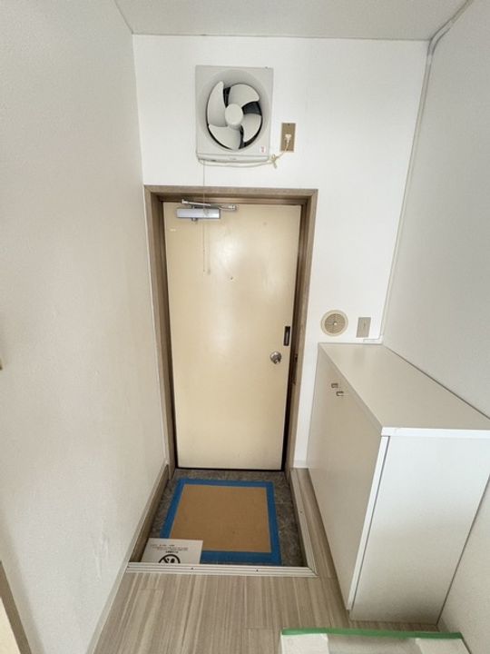 ハイツベルグラント【1】の玄関