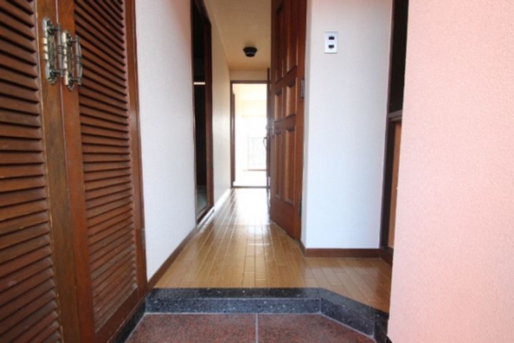 サンピア牛田の玄関