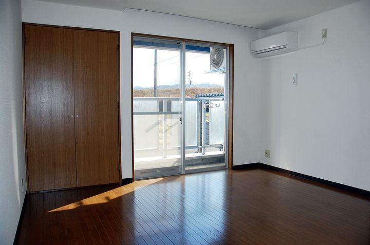 マイワタリの居間