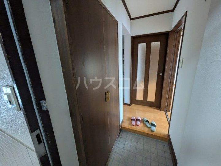 レジデンスカープ請地の玄関