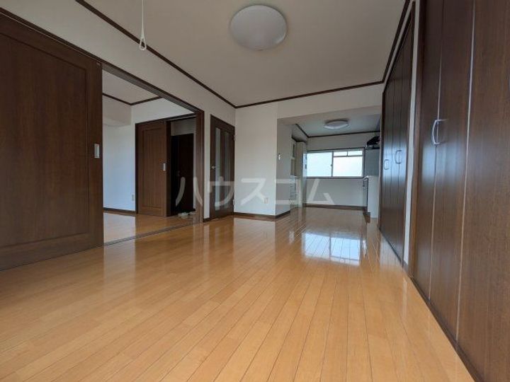 レジデンスカープ請地の居間