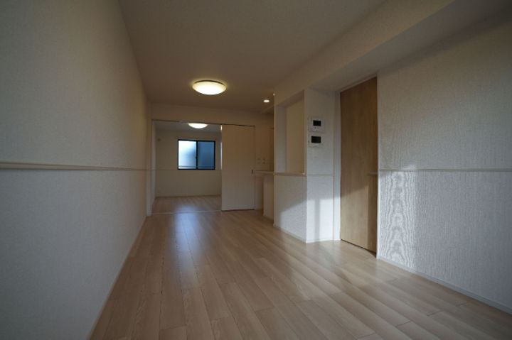プティパニエ Aの居間