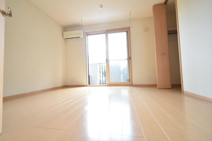 東京都調布市西つつじケ丘3(アパート)の賃貸物件の居間