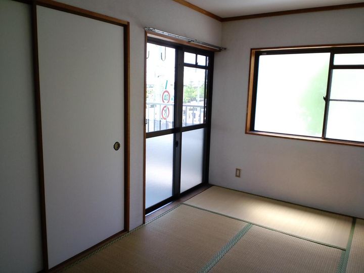 成清ビルの居間