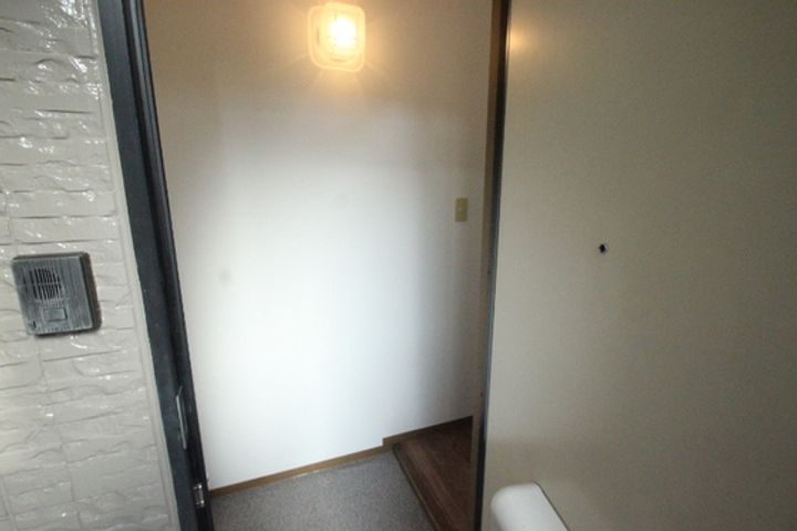 グランデージKM B棟の玄関