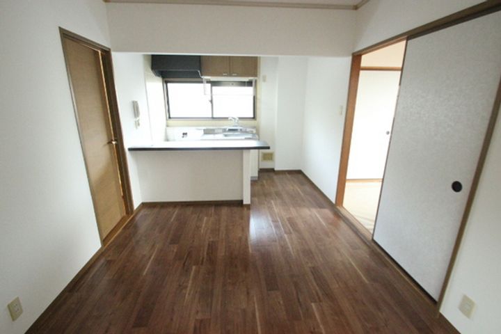 グランデージKM B棟の居間