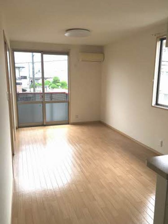 シャーメゾン名池の居間