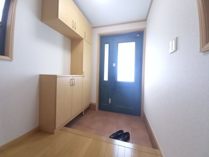 大阪府寝屋川市成田南町(一戸建)の賃貸物件の玄関