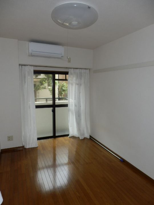 サンテミリオン西国分寺の居間