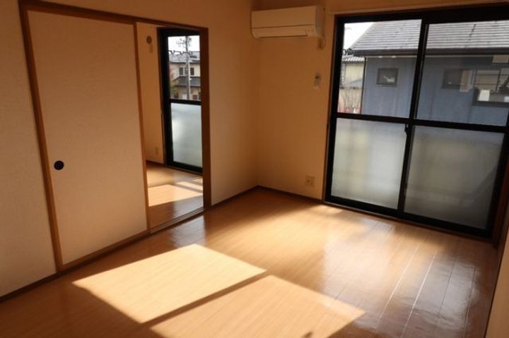 グリーンコート Aの居間