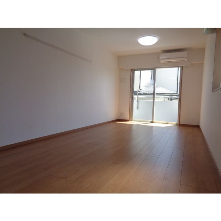 アクセス浦和の居間