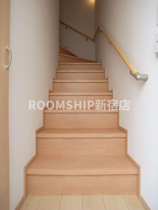 東京都杉並区下高井戸2(アパート)の賃貸物件の玄関