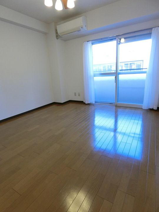 ダイアパレス御苑前の居間