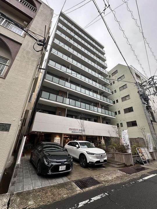 MODERN PALAZZO 水辺の森の外観