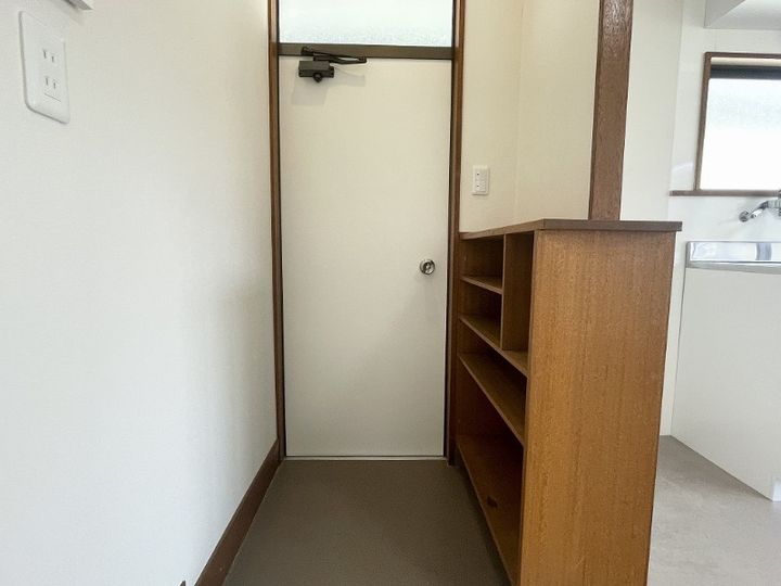 青柳ハウスの玄関