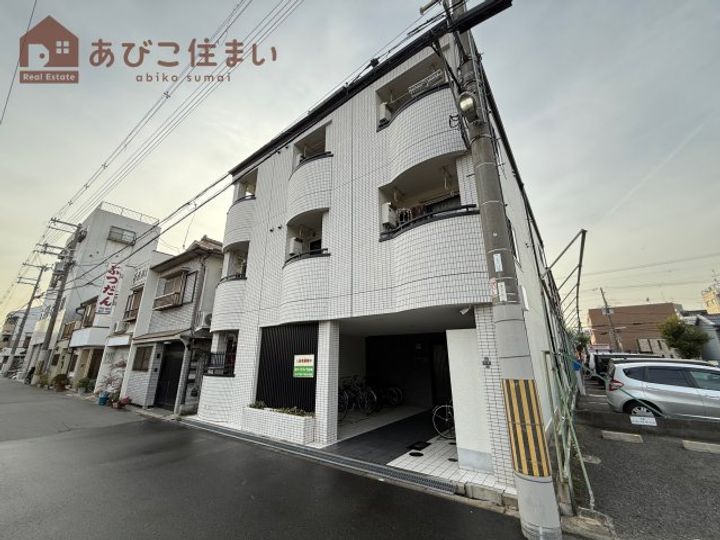 ホワイトヴィラ杉本の外観