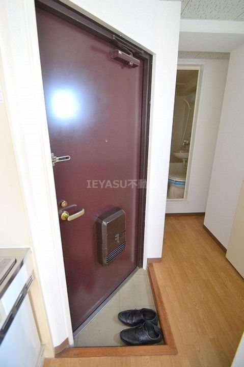 リバーサイド庚午の玄関