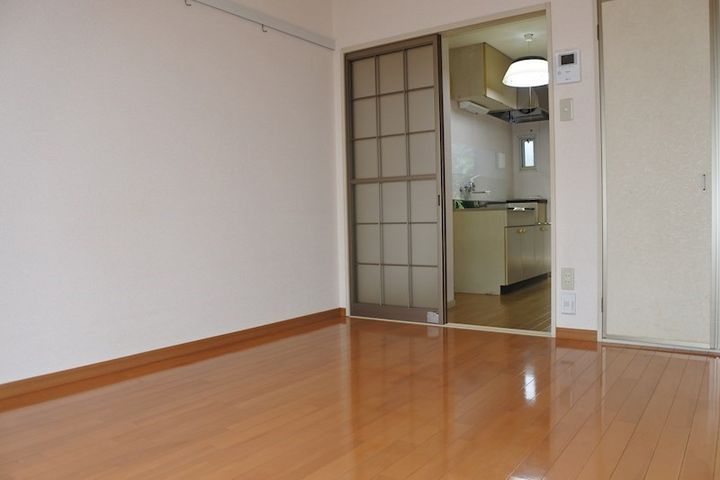 フローラル岡崎の居間