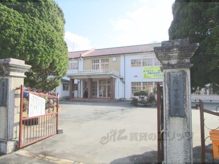 ラメゾンAOYAMAの周辺