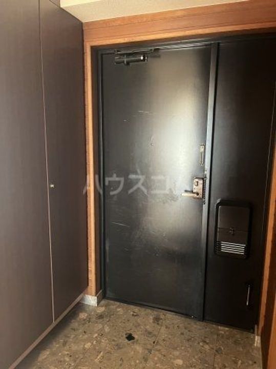 リファレンス朝霞の玄関