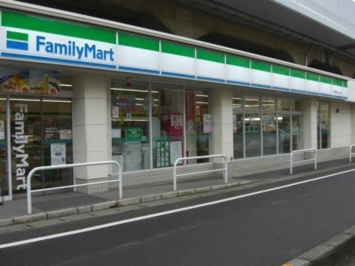 The Wallの周辺