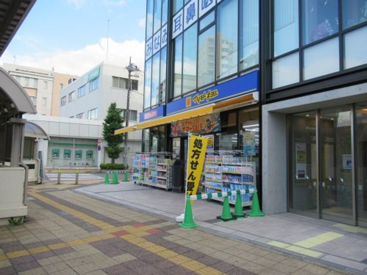 The Wallの周辺