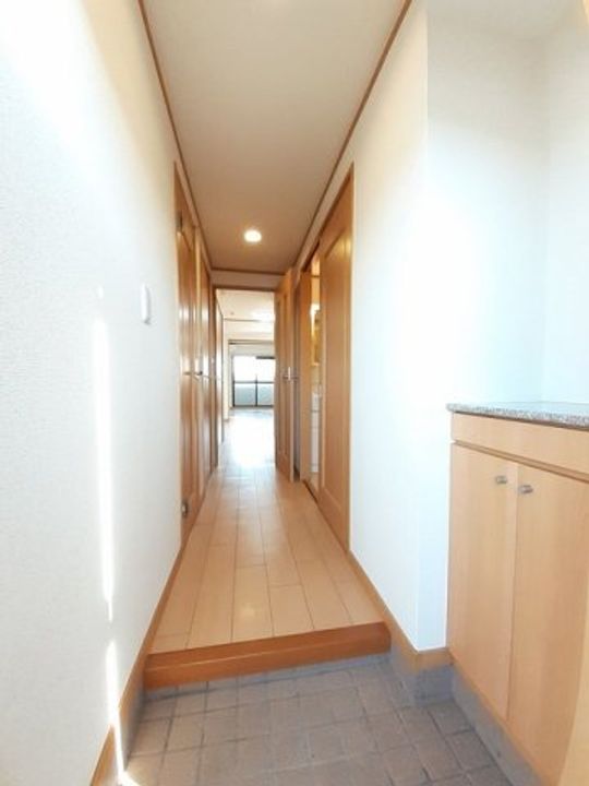 広島県福山市南蔵王町6(マンション)の賃貸物件の玄関