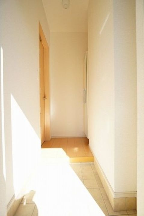 群馬県伊勢崎市境女塚(アパート)の賃貸物件の玄関