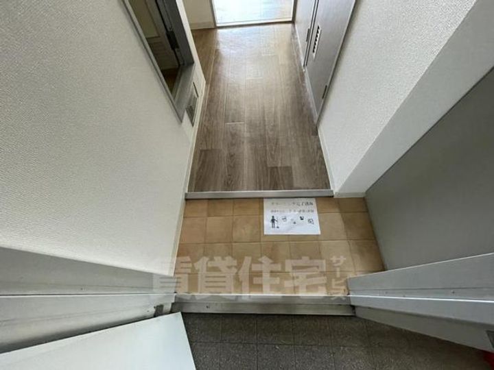 大阪府寝屋川市下神田町(マンション)の賃貸物件の玄関