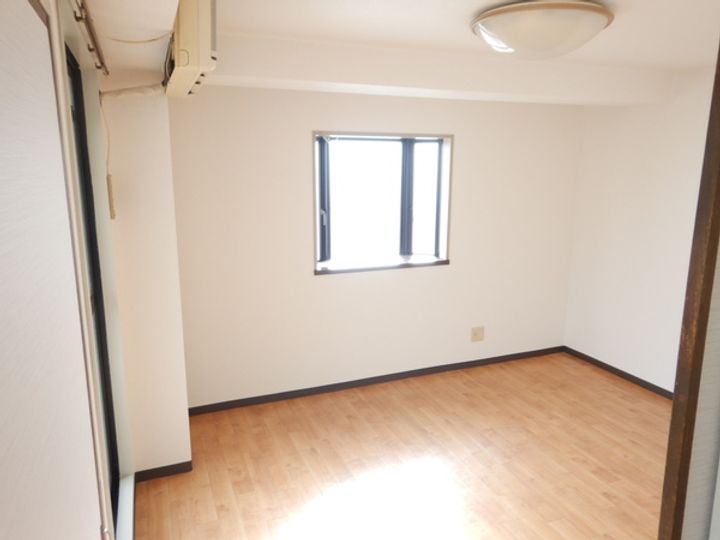 プレアール大日の居間