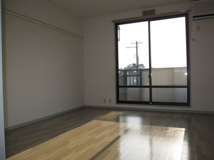 アロエ八木山Cの居間